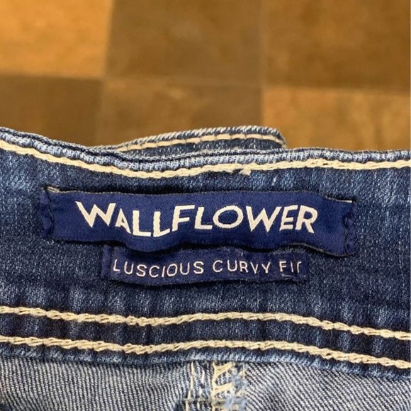WALLFLOWER JEAN SHORTS GIRL'S SIZE 5 - Picture 3 of 8